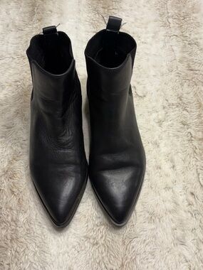 Steve Madden Jingle Black leather Chelsea Pointed Toe Ankle Boots 9.5